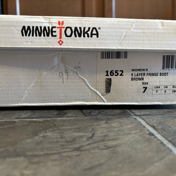 Minnetonka 5 layer fringe boots - Picture 2 of 7